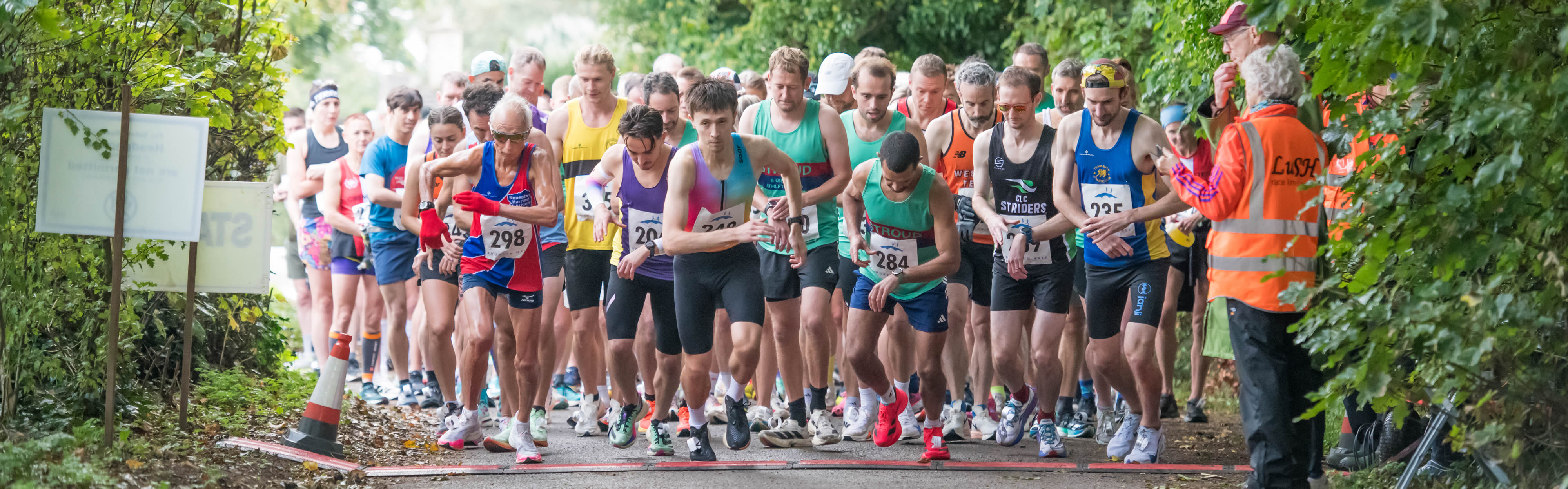Start of the 2025 Bourton Half - Click to download a larger version